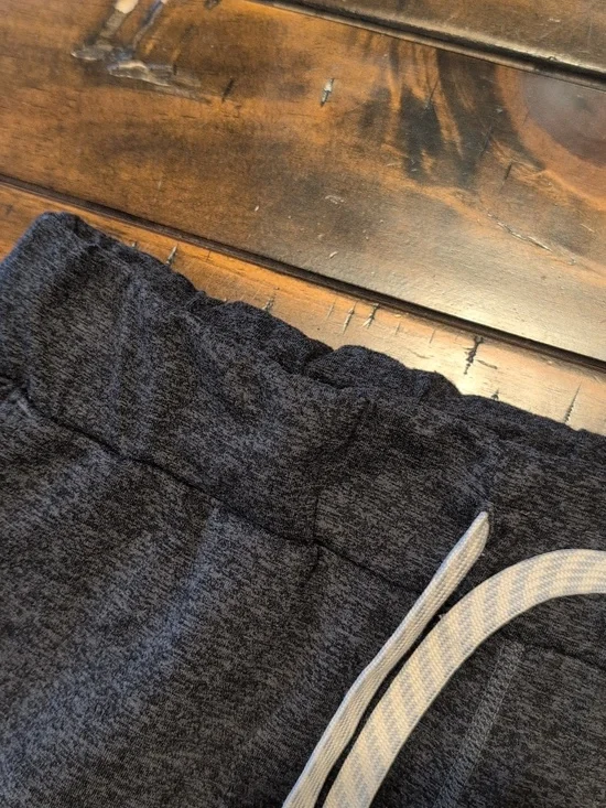 Vuori Performance Joggers *Flawed - Picture 5 of 9